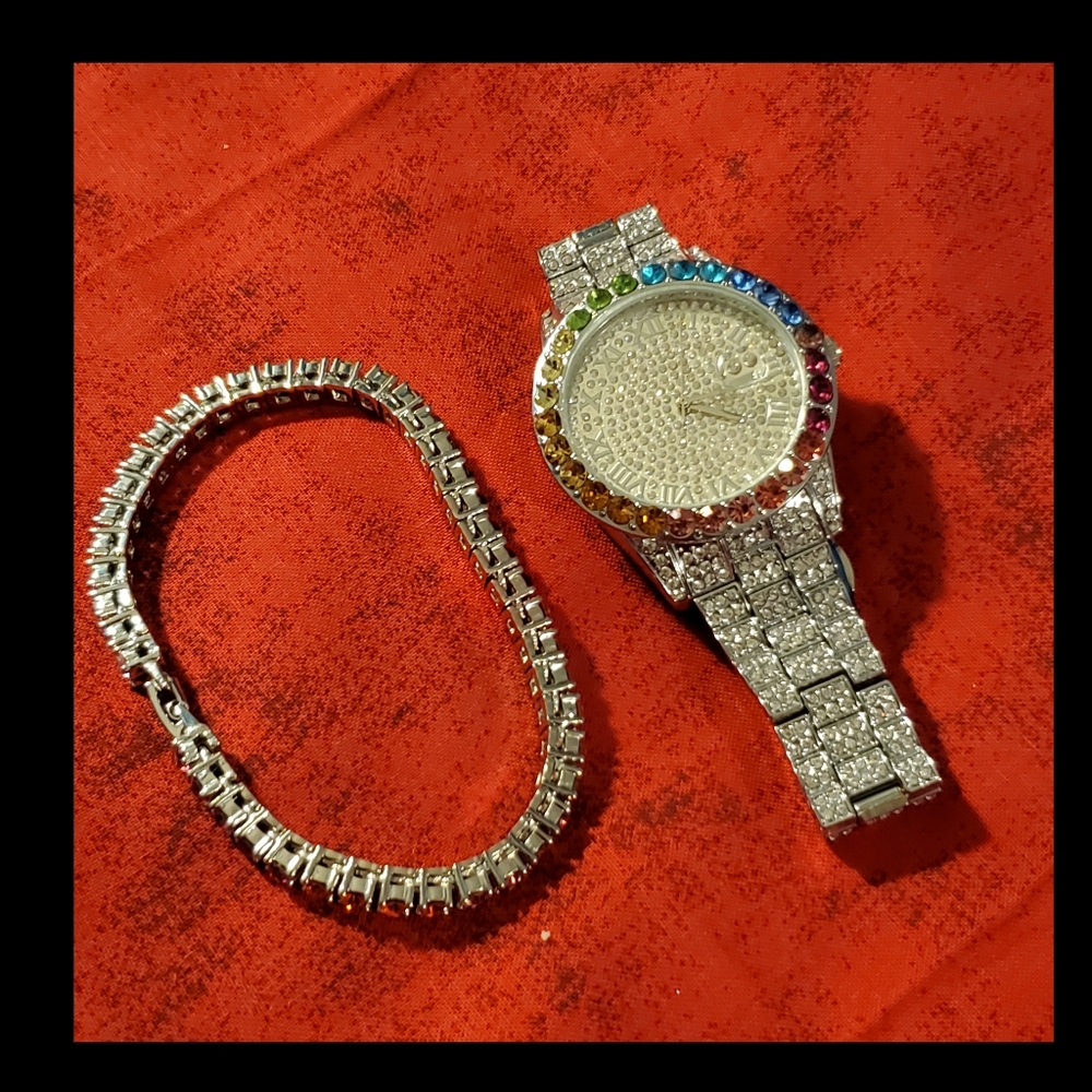 Elegant Silver and Multicolor Women's Watch and Bracelet Set - Picture 4 of 9